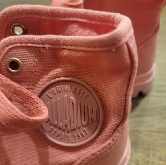 Palladium Pampa High V Size 4 Big Kids or Women's Size 5.5 - Picture 2 of 8